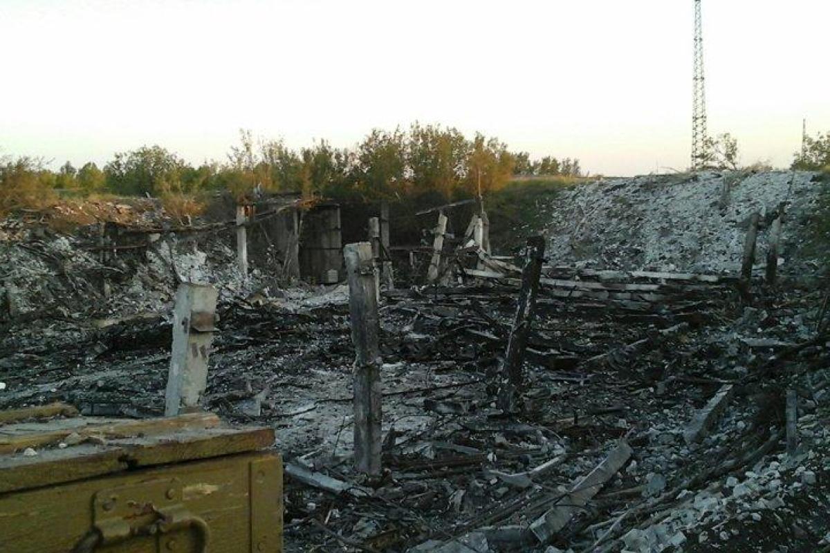 На заводе в Донецке боевики устроили тир у мешков с гексогеном: от бетонного цеха ничего не осталось На заводе в Донецке боевики устроили тир у мешков с гексогеном: от бетонного цеха ничего не осталось