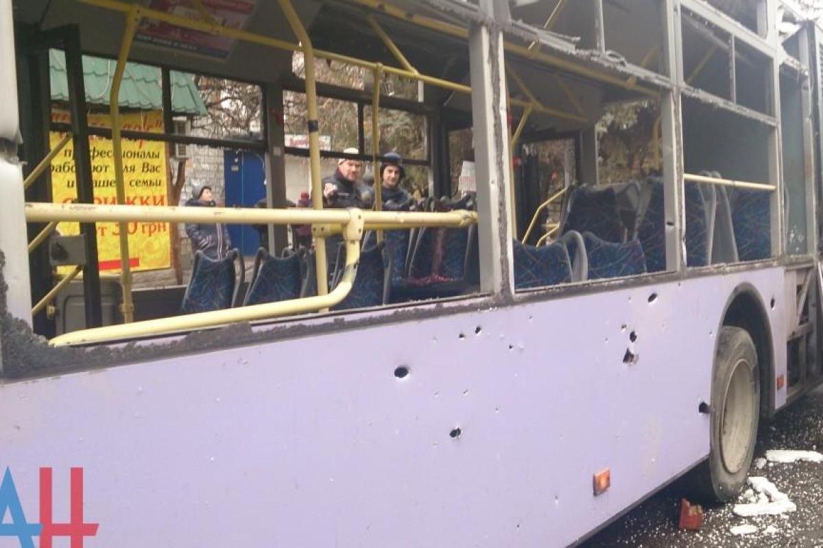 Правда для Гааги: в "ДНР" признались, кто в 2015 году обстрелял остановку и троллейбус в Донецке 