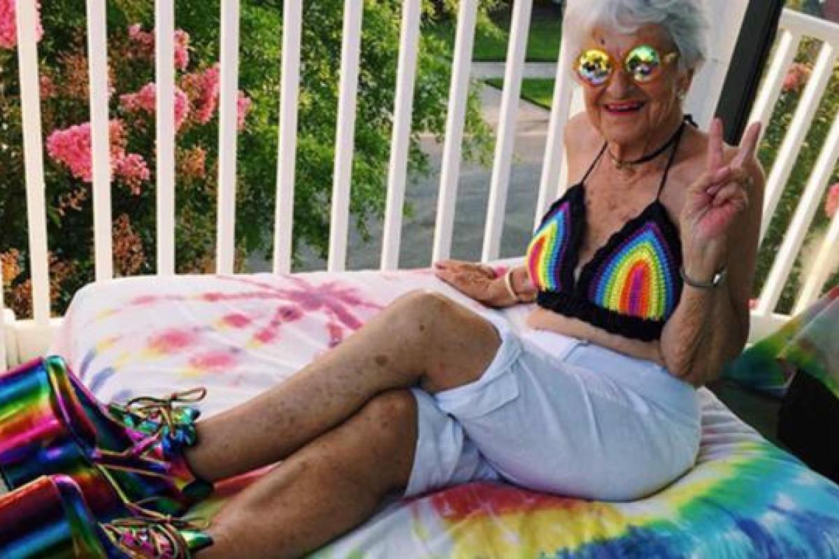 Любитель женщин в возрасте: в Британии 26-летний мужчина изменял жене с 72-летней любовницей 