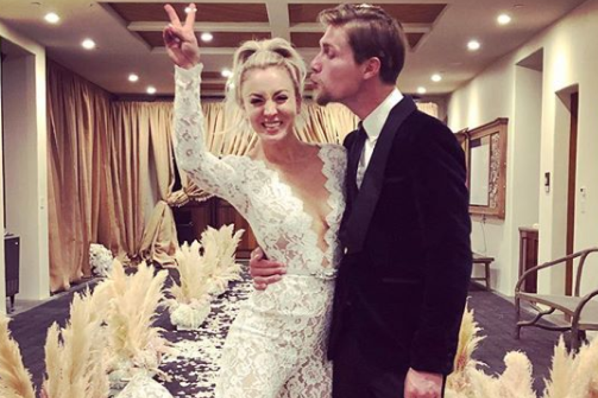 Звезда сериала "Теория большого взрыва" вышла замуж: обнародованы яркие фото Звезда сериала "Теория большого взрыва" вышла замуж: обнародованы яркие фото