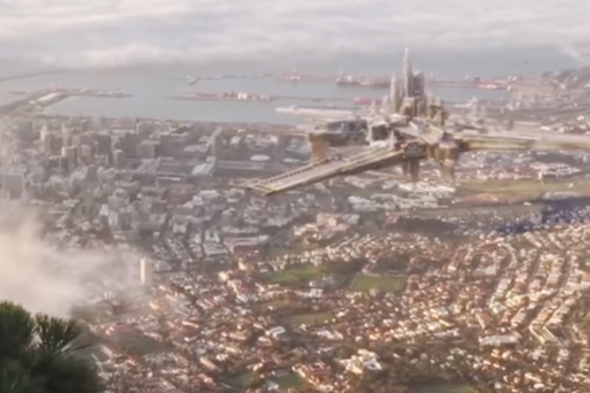 В небе над Кейптауном парил "призрачный город": видео таинственного явления