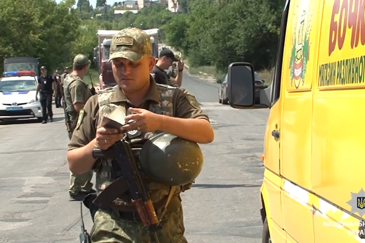 Как проходит "зачистка" в Лисичанске: полиция обнародовала видео Как проходит "зачистка" в Лисичанске: полиция обнародовала видео