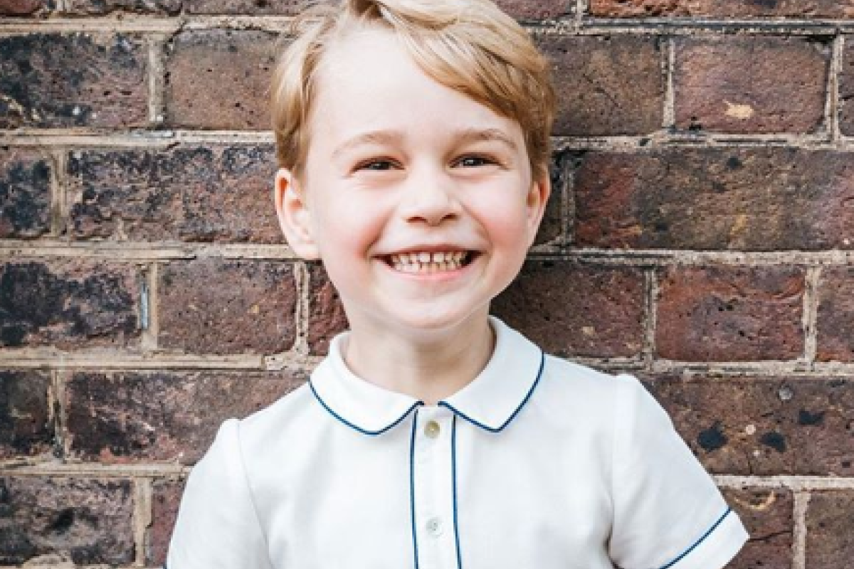 Принц Джордж празднует день рождения: новое фото подрастающего наследника престола