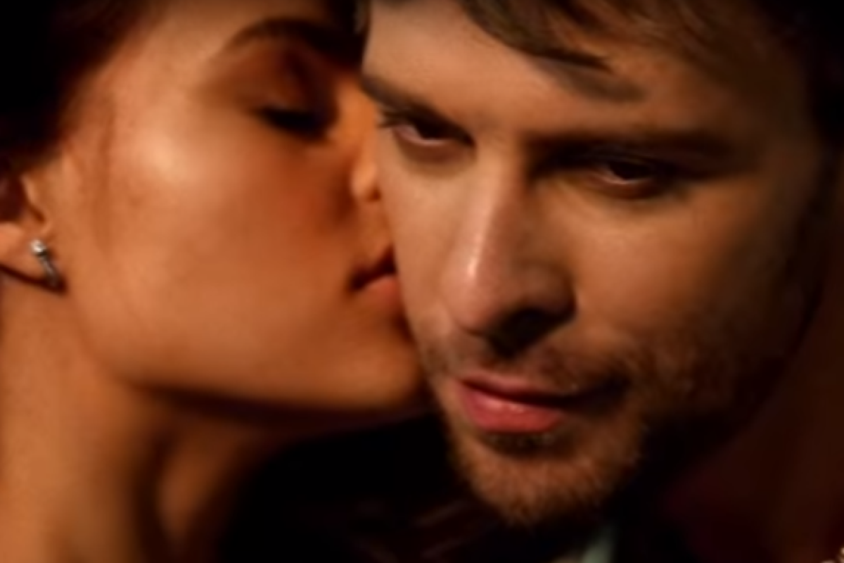 Новый клип Макса Барских бьет рекорды просмотров: горячее видео и закулисные кадры