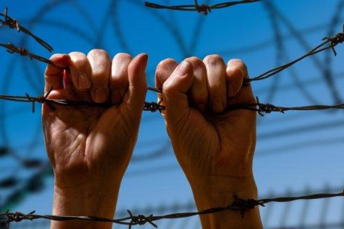 Принесли письмо от матери и жестоко избили: в РФ 17 тюремщиков пытали заключенного (видео 18+)