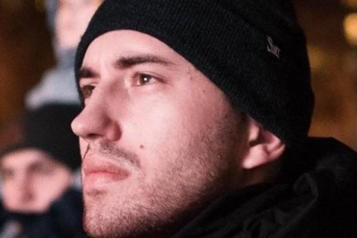Погром лагеря ромов: правоохранители ворвались с обыском в квартиру лидера C14 Погром лагеря ромов: правоохранители ворвались с обыском в квартиру лидера C14