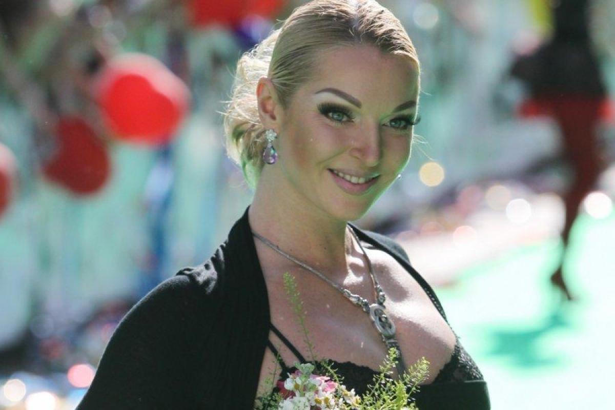 "Багаж не прилетел": Волочкова пришла голой на турецкий пляж