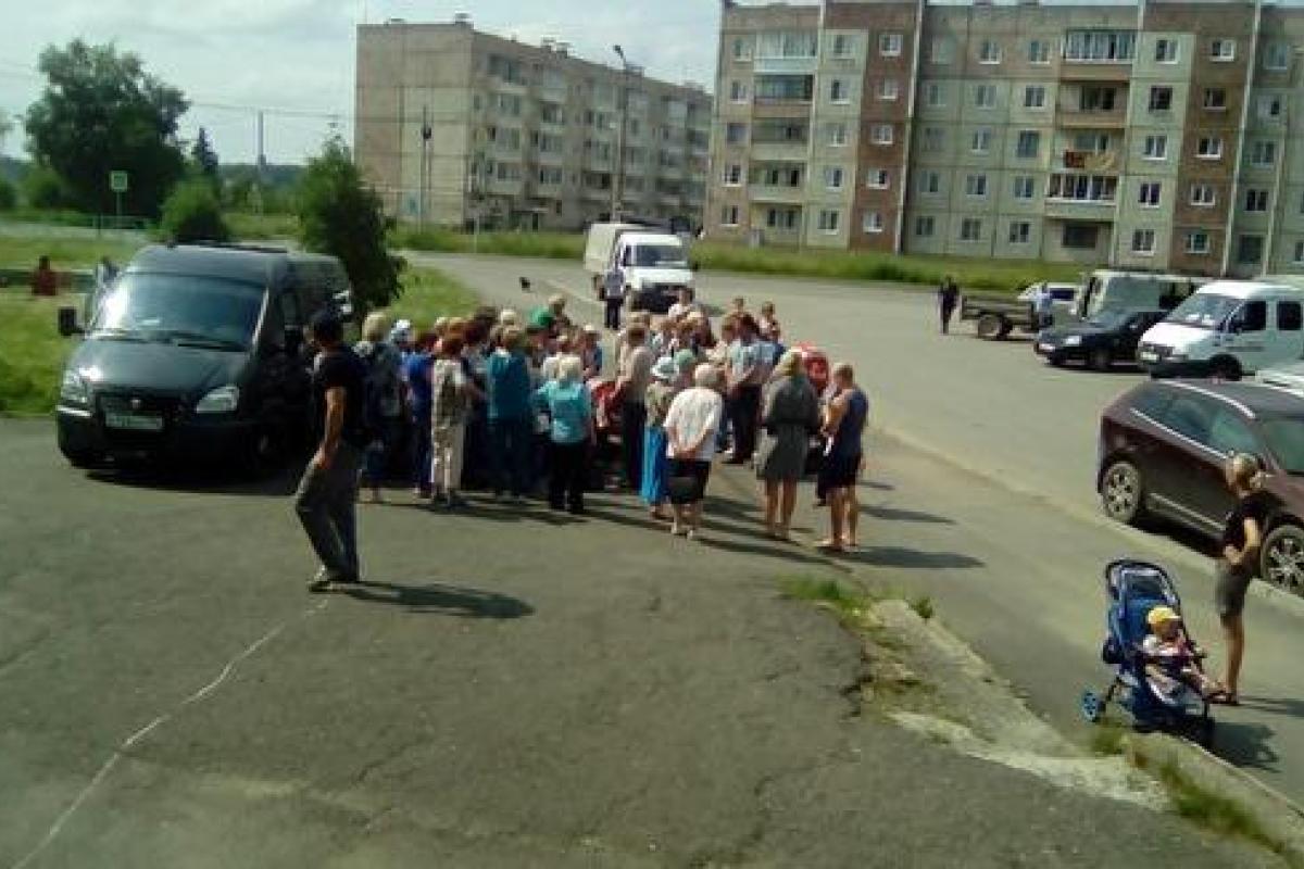 "Обезвоженный" российский город погрузился в хаос: жители дерутся за остатки питьевой воды