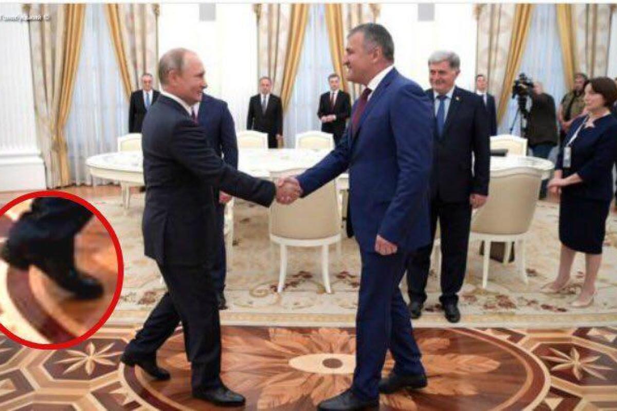 "Мода кремлевских карликов": Путина снова заметили на каблуках "Мода кремлевских карликов": Путина снова заметили на каблуках
