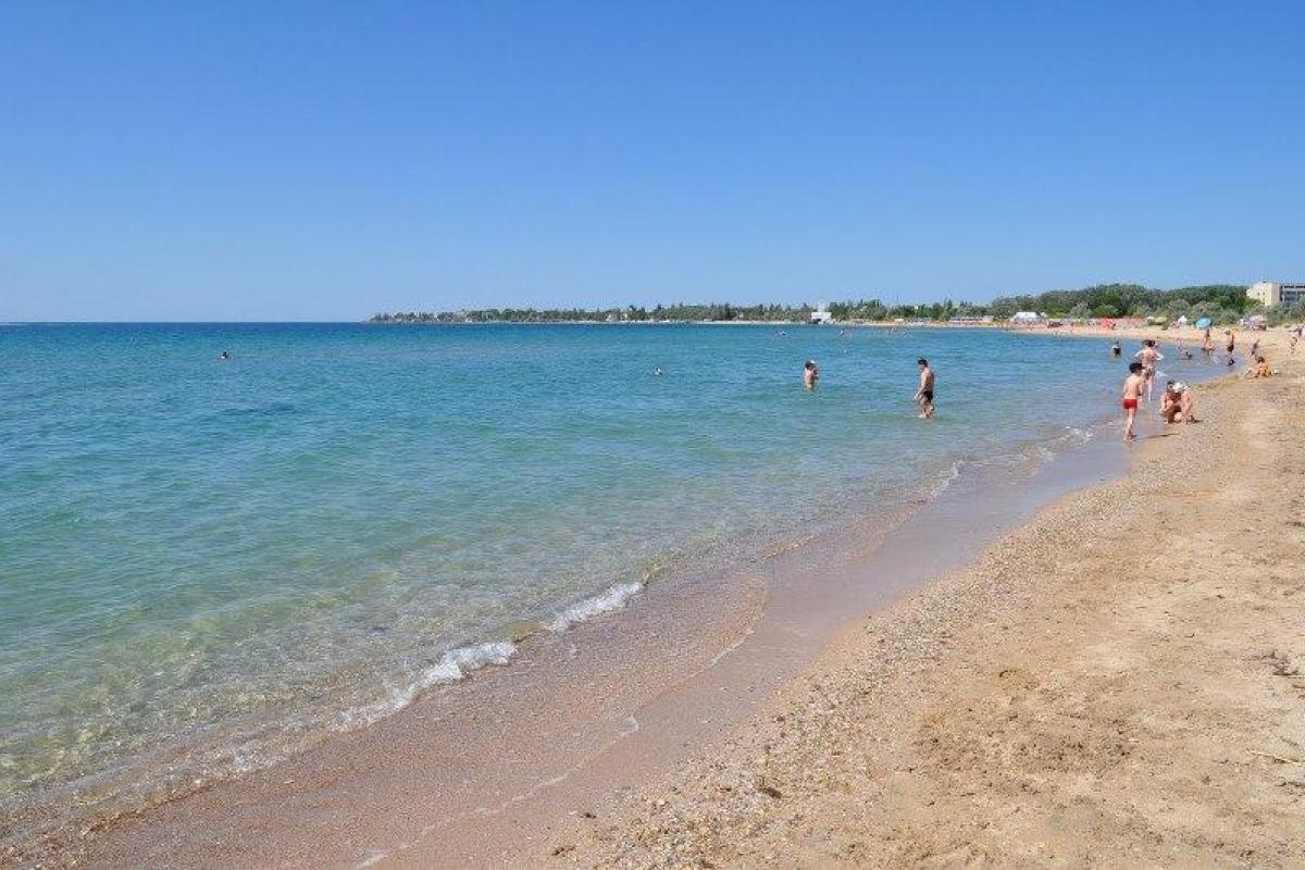В сети показали, как "крымнашисты" отдыхают в Крыму В сети показали, как "крымнашисты" отдыхают в Крыму