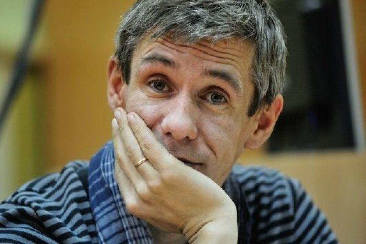 Актера Панина сняли с рейса за пьяный дебош Актера Панина сняли с рейса за пьяный дебош