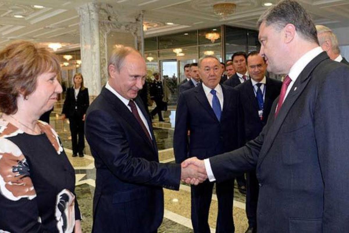 Путин кричал Порошенко, что "раздавит" украинскую армию, - экс-президент Франции Олланд Путин кричал Порошенко, что "раздавит" украинскую армию, - экс-президент Франции Олланд