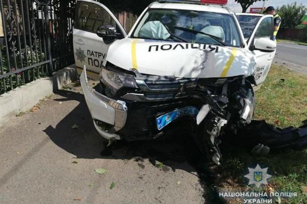 В Закарпатской области произошло ДТП с участием полицейской машины В Закарпатской области произошло ДТП с участием полицейской машины