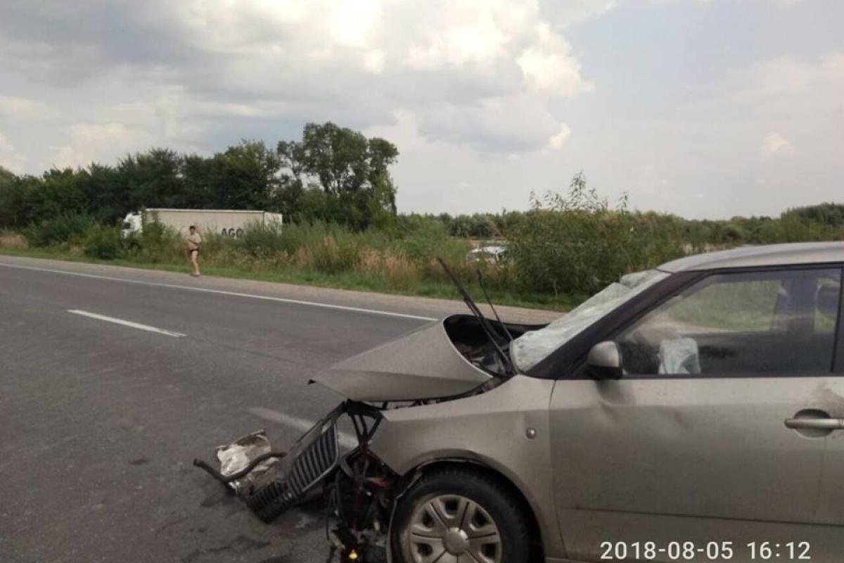 На Львовщине в ДТП пострадали 5 человек, в том числе двое детей На Львовщине в ДТП пострадали 5 человек, в том числе двое детей