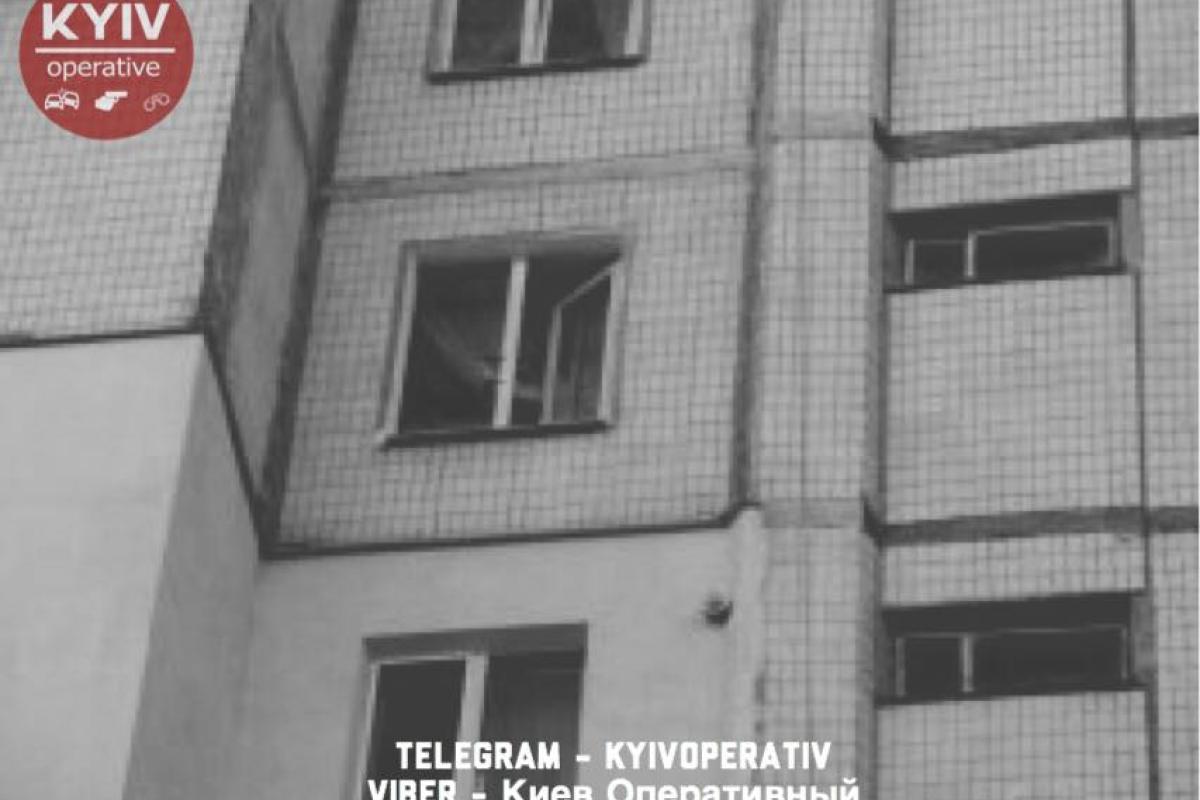 "Не дали выйти через дверь, вышел через окно": в Киеве парень выпрыгнул с 14-го этажа "Не дали выйти через дверь, вышел через окно": в Киеве парень выпрыгнул с 14-го этажа