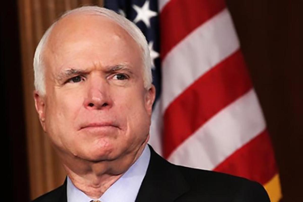 Гроб с телом Маккейна понесет россиянин