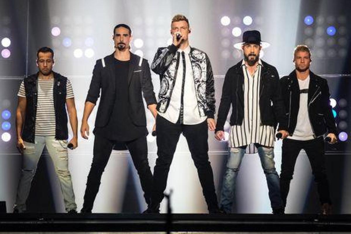 Рухнула арка: 14 человек получили травмы на концерте группы Backstreet Boys