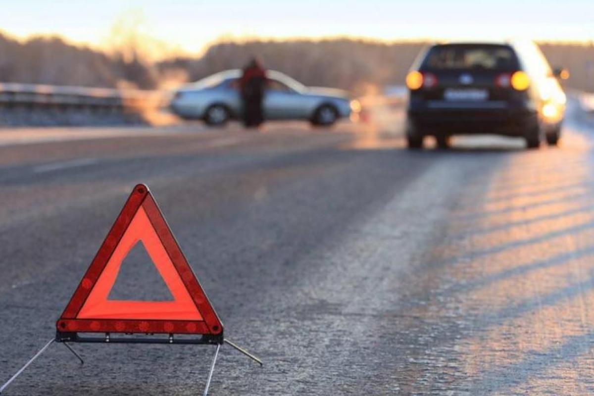 В Донецке возле "воинской части" произошло ДТП В Донецке возле "воинской части" произошло ДТП