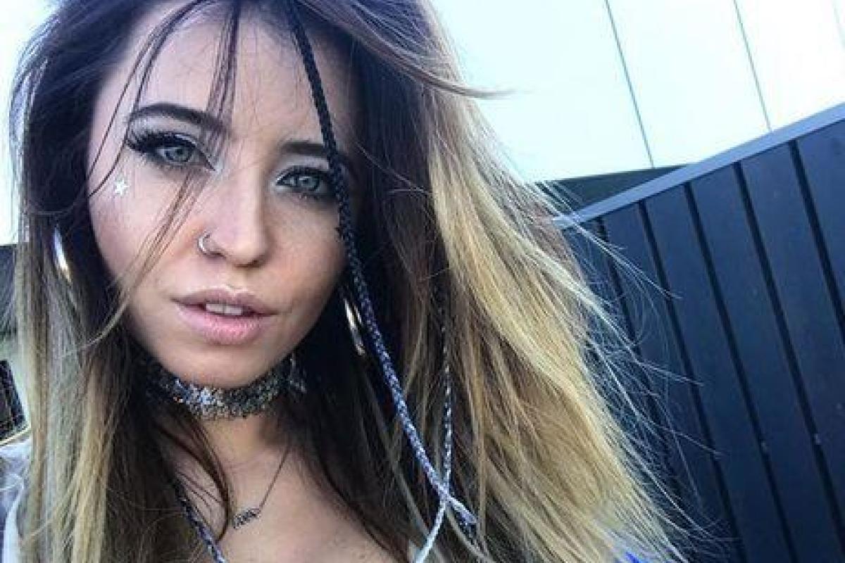 Шопинг с мамой: Надя Дорофеева похвасталась модными обновками Шопинг с мамой: Надя Дорофеева похвасталась модными обновками