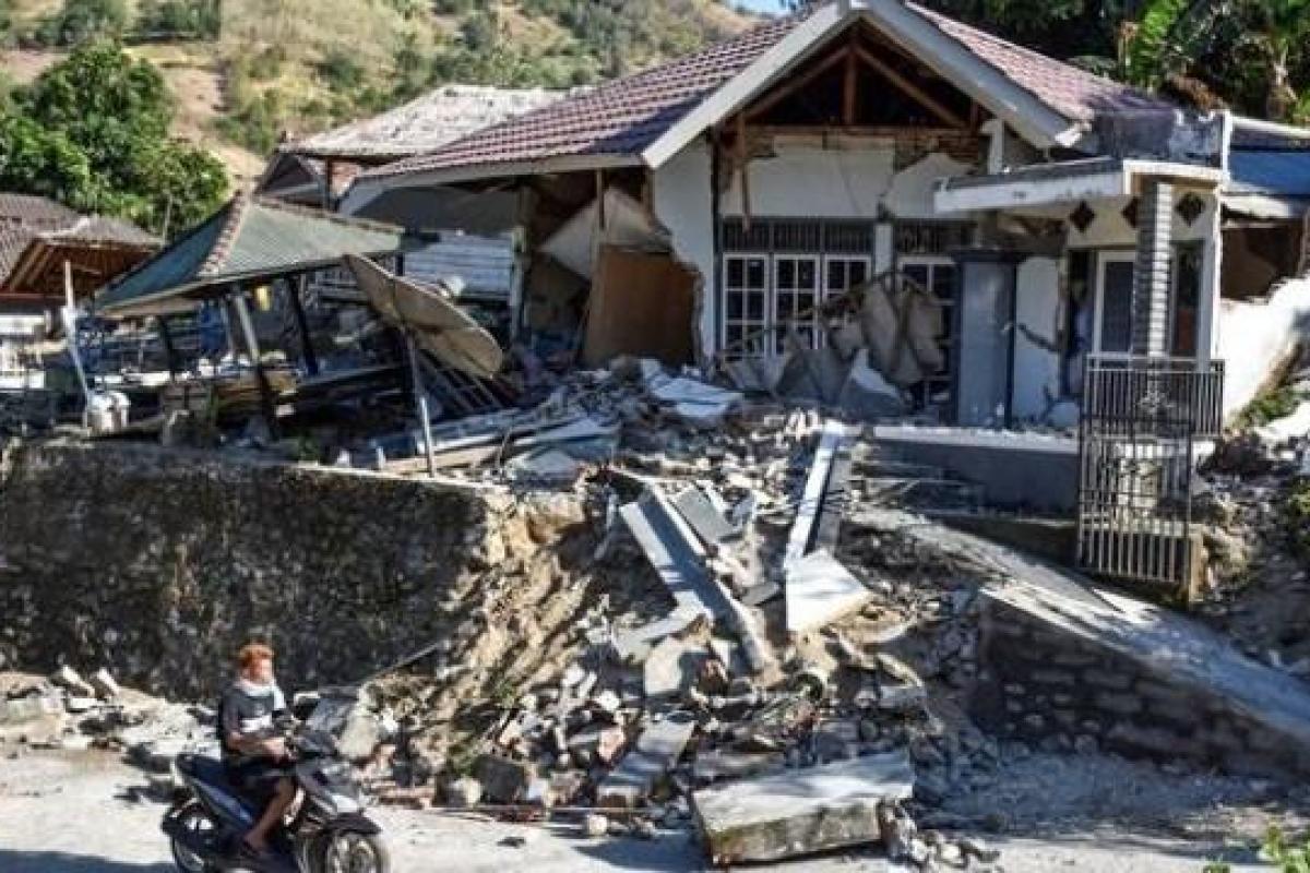 В Индонезии произошло еще одно мощное землетрясение В Индонезии произошло еще одно мощное землетрясение