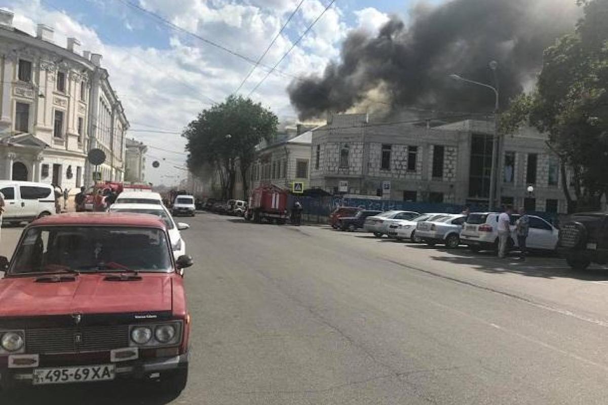 Масштабный пожар: в Харькове горит здание инженерно-педагогической академии Масштабный пожар: в Харькове горит здание инженерно-педагогической академии