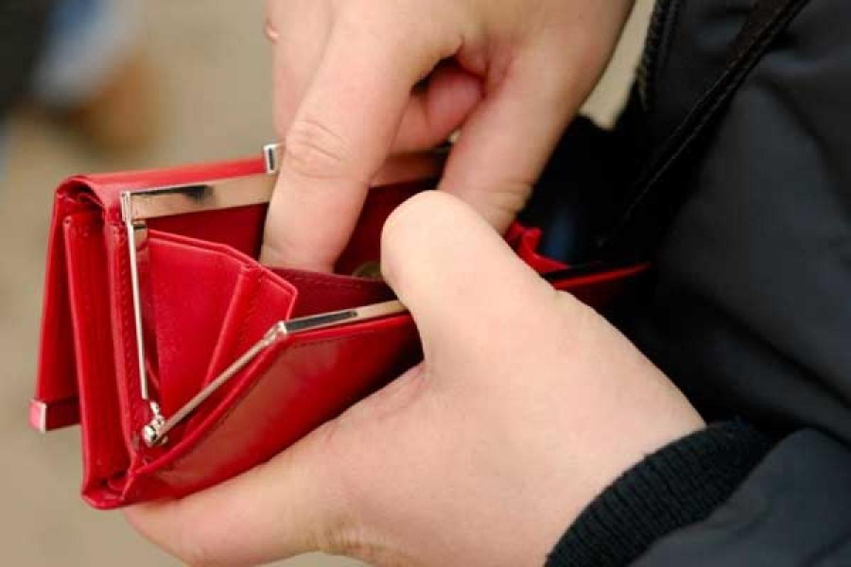 На Луганщине задержали женщину, которая продала свою несовершеннолетнюю дочь для попрошайничества На Луганщине задержали женщину, которая продала свою несовершеннолетнюю дочь для попрошайничества