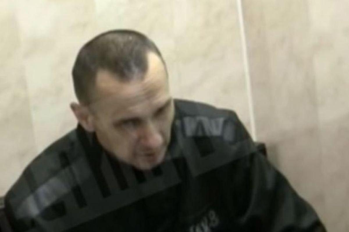 «Я не верю, что меня выпустят»: Олег Сенцов написал письмо своим друзьям «Я не верю, что меня выпустят»: Олег Сенцов написал письмо своим друзьям