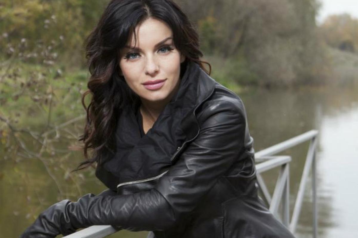 Экс-солистка «Тату» впервые вышла замуж Экс-солистка «Тату» впервые вышла замуж