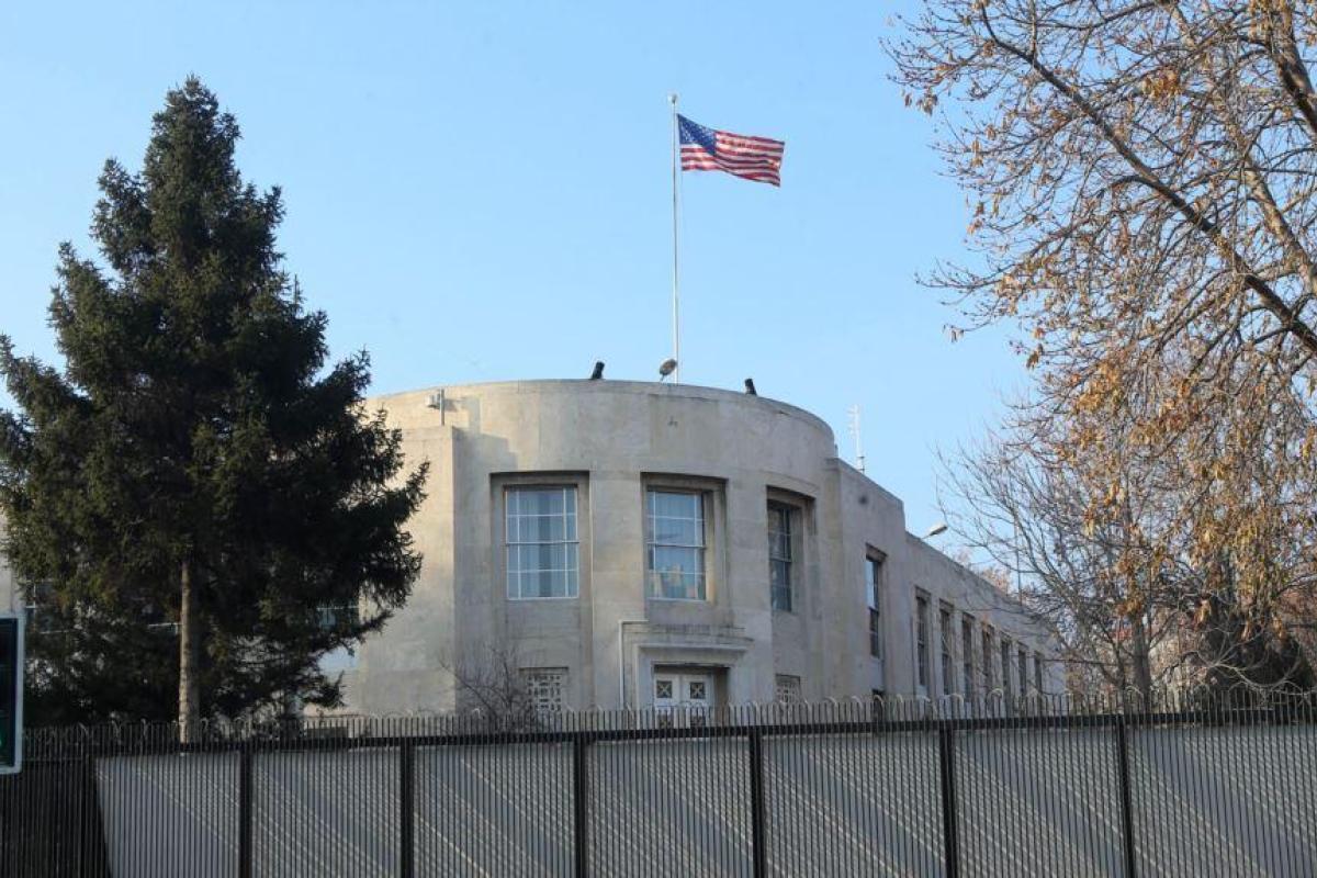 В Турции обстреляли посольство США В Турции обстреляли посольство США