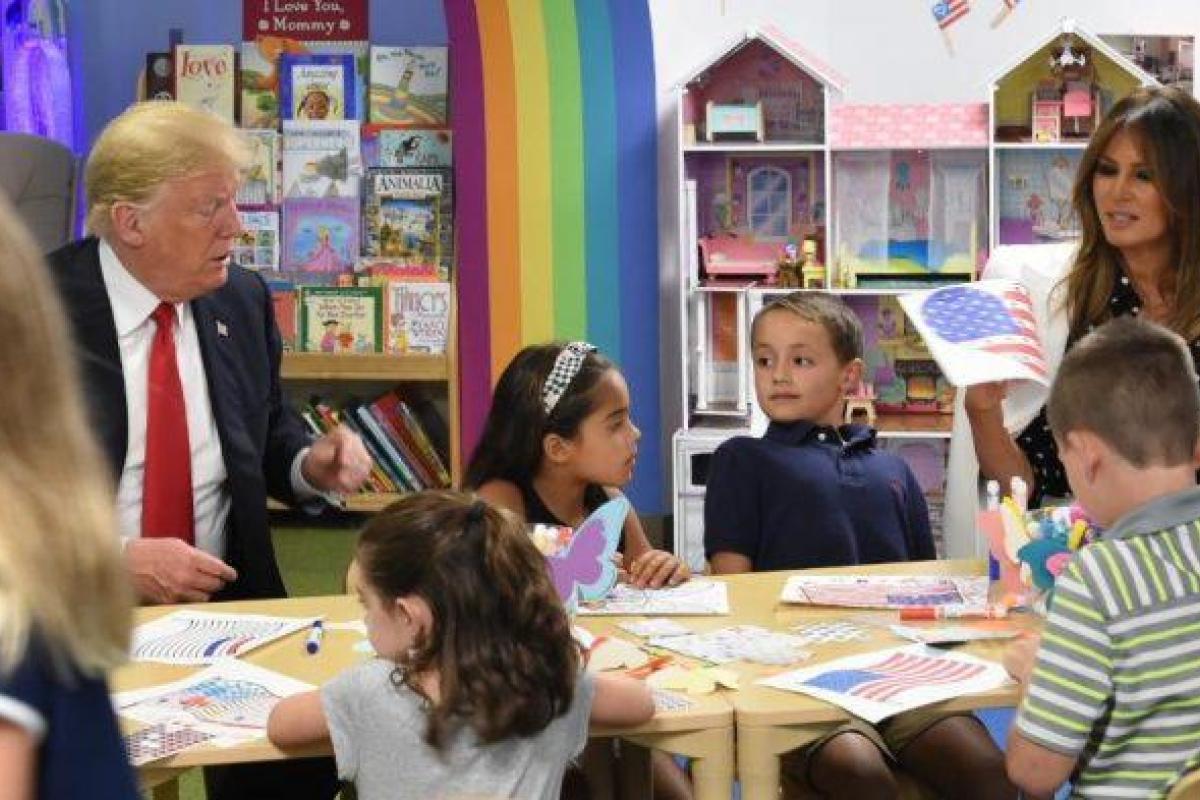 Трамп снова оконфузился, перепутав полосы американского флага