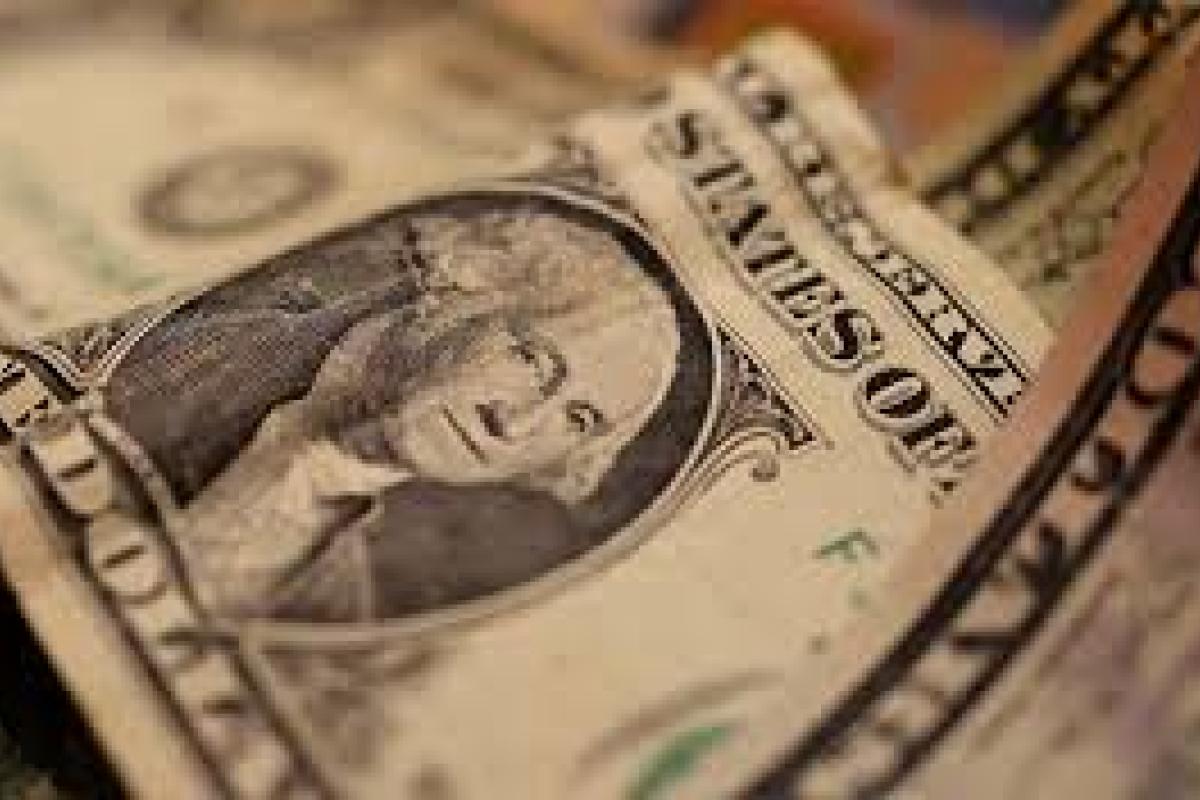 На фоне американских санкций в России заговорили об отказе от доллара На фоне американских санкций в России заговорили об отказе от доллара