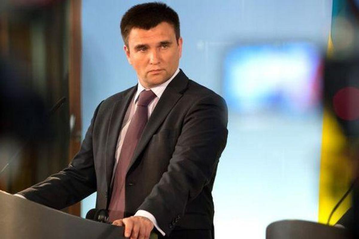 "Штаны на вырост": Сеть взорвалась, обсуждая "хипстерский прикид" министра Климкина "Штаны на вырост": Сеть взорвалась, обсуждая "хипстерский прикид" министра Климкина