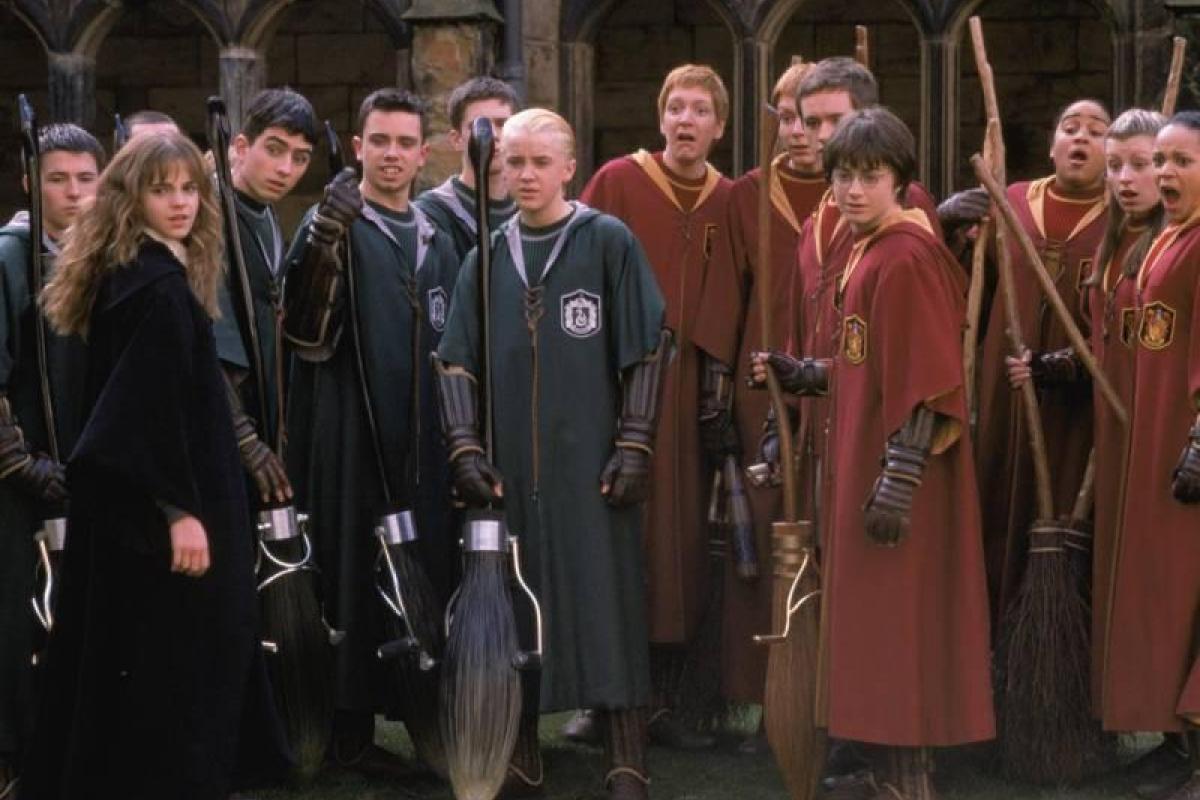 В России предложили одевать школьников как в Хогвартсе