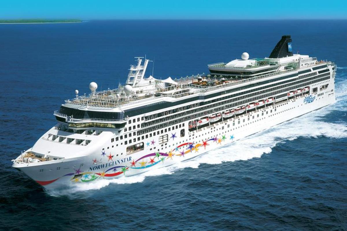 Туристка выпала за борт круизного лайнера и 10 часов плавала в открытом море Туристка выпала за борт круизного лайнера и 10 часов плавала в открытом море