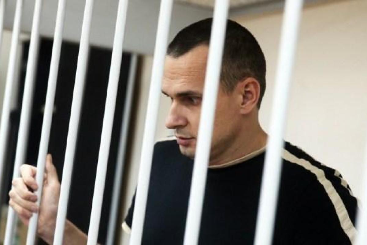 Сенцова могут доставить не в Киев, а в Париж, - журналист Сенцова могут доставить не в Киев, а в Париж, - журналист