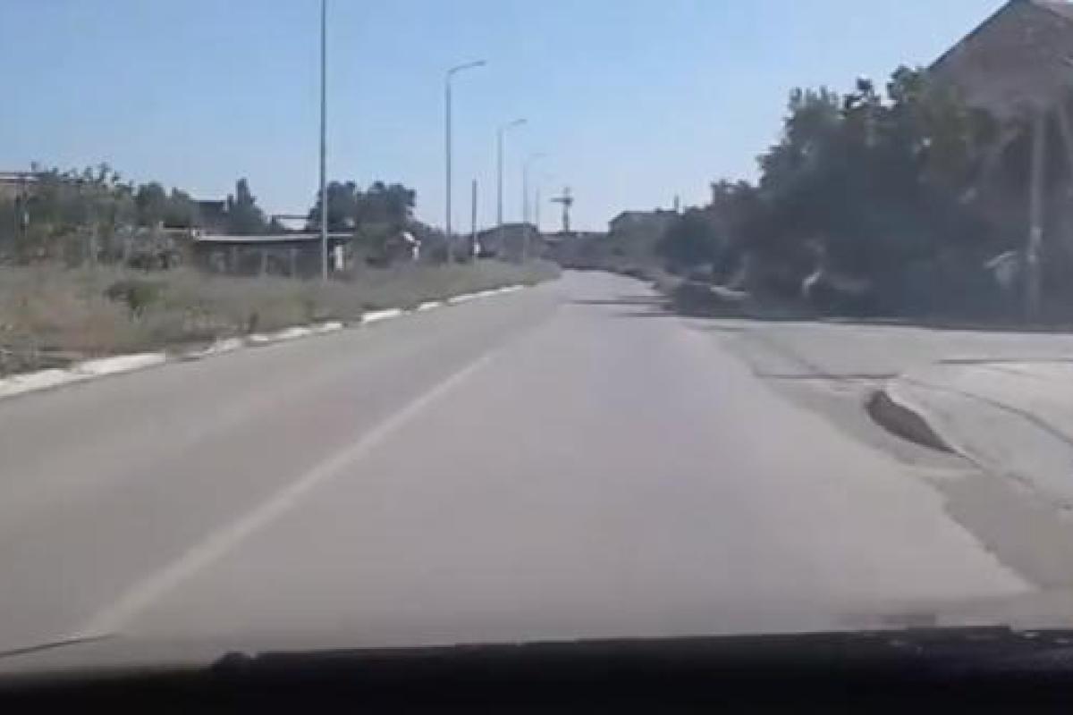 "Судак курортный": вдоль дороги бурьян, вид заброшенности и запущенности - соцсети  "Судак курортный": вдоль дороги бурьян, вид заброшенности и запущенности - соцсети