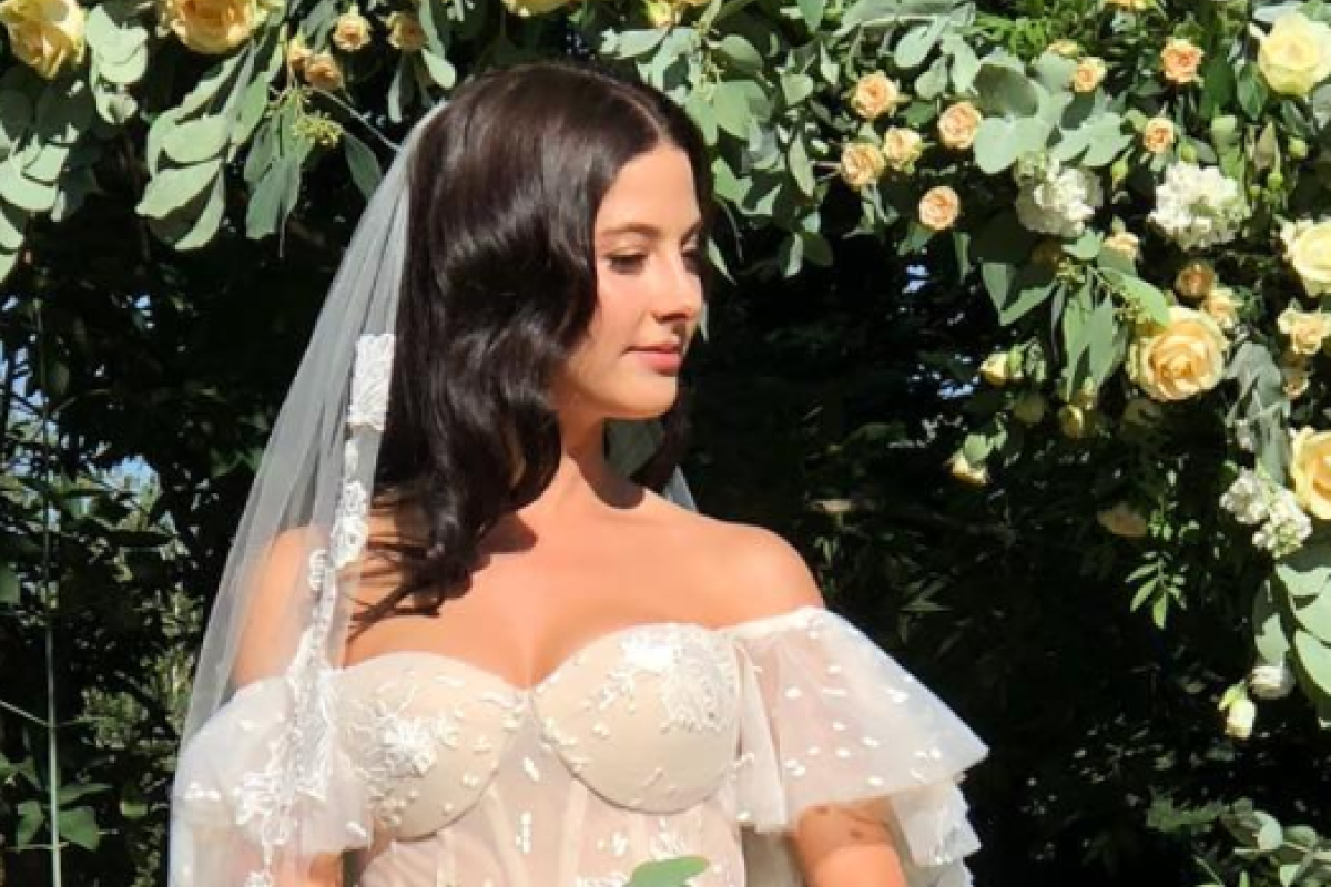 Солистка "ВИА Гры" Анастасия Кожевникова вышла замуж Солистка "ВИА Гры" Анастасия Кожевникова вышла замуж