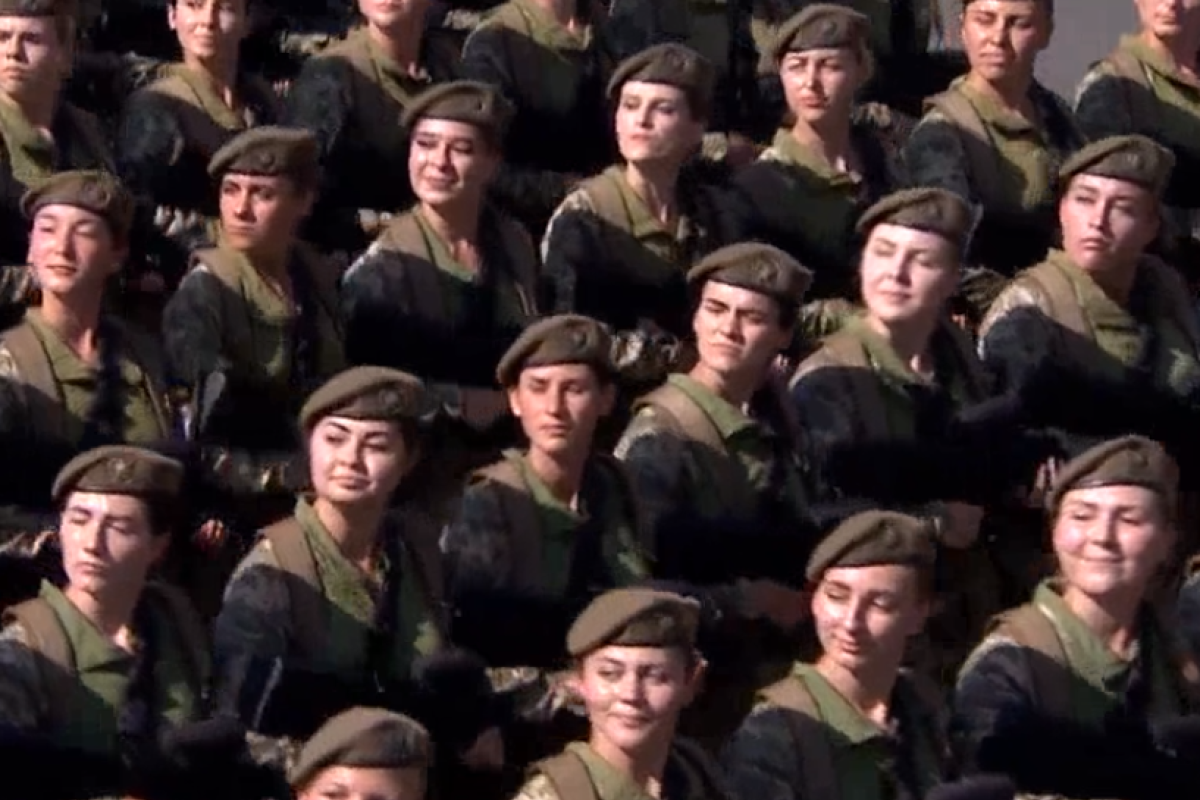 Порвали Майдан в клочья: Женский батальон произвел фурор на параде в Киеве Порвали Майдан в клочья: Женский батальон произвел фурор на параде в Киеве