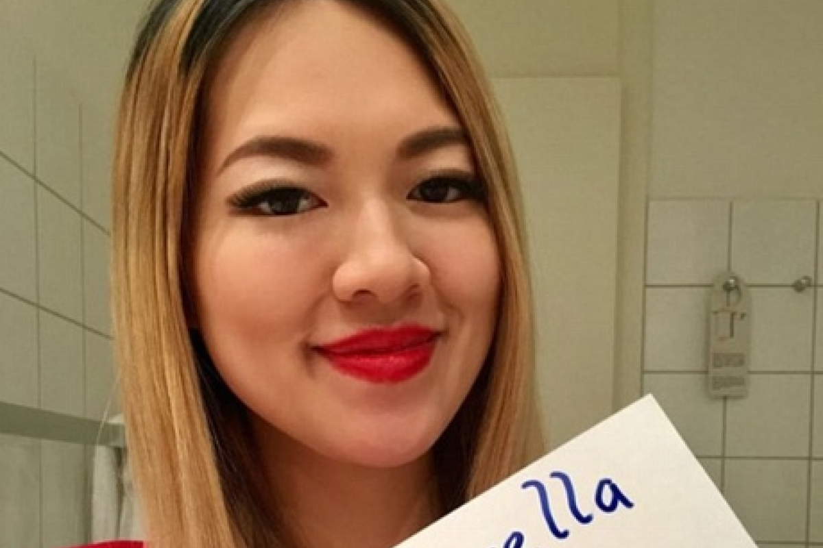 В Германии 36-летняя стюардесса продала девственность за 19 млн, чтобы стать певицей 