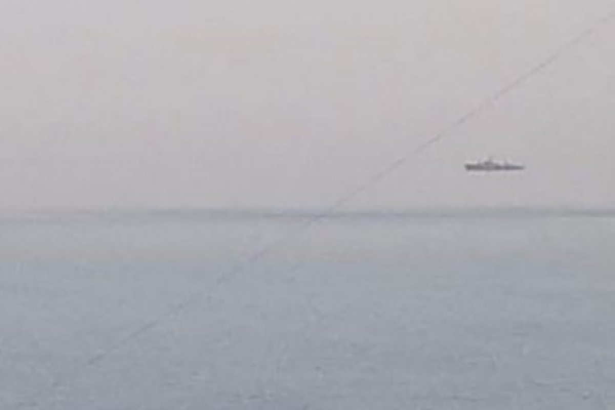 В Крыму сфотографировали "призрачный" корабль, который "парил" над морем В Крыму сфотографировали "призрачный" корабль, который "парил" над морем