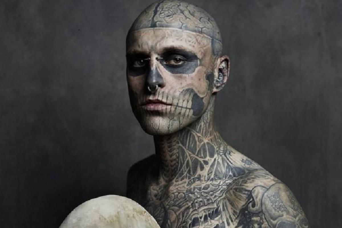 Самый татуированный артист Zombie Boy покончил с собой Самый татуированный артист Zombie Boy покончил с собой