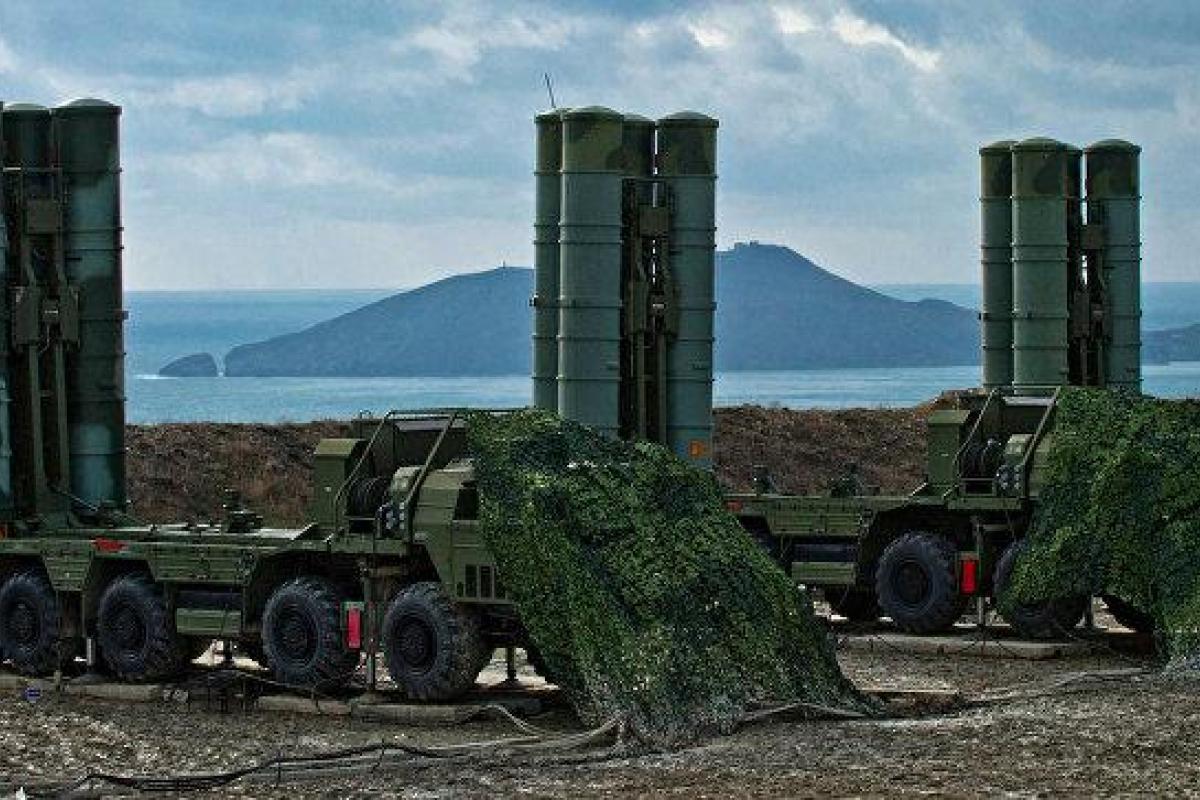 "Начали отслеживать цели": Россия развернула на крымском курорте дивизион ЗРК С-400 "Начали отслеживать цели": Россия развернула на крымском курорте дивизион ЗРК С-400