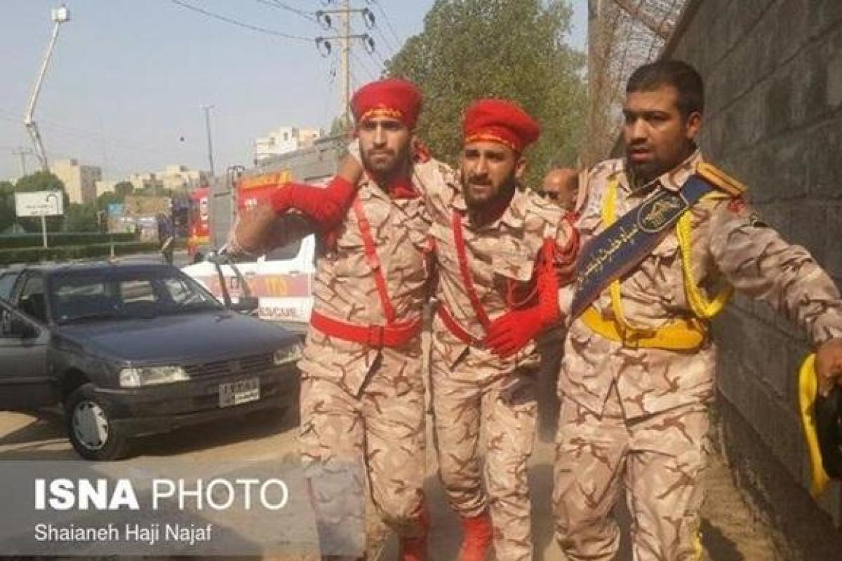 На военном параде в Иране расстреляли людей