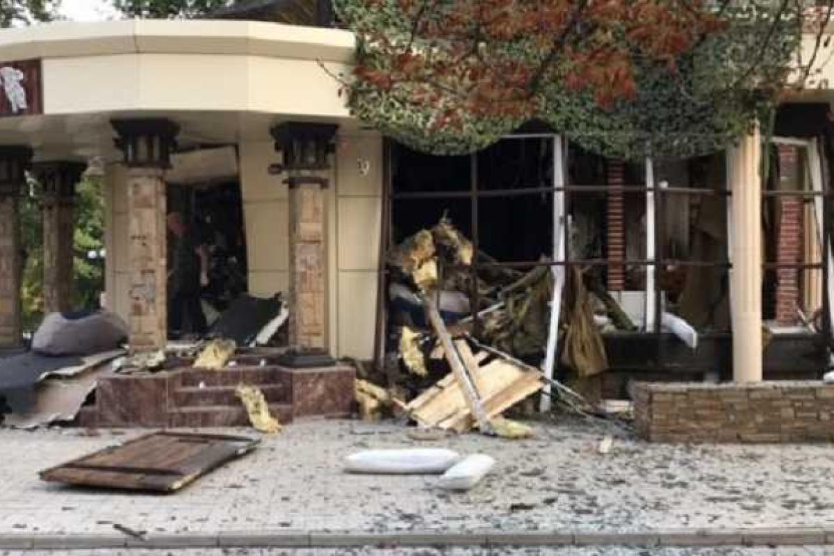 "Из командира было изъято 16 шариков": Экс-советник Захарченко рассказал подробности взрыва в кафе "Сепар" "Из командира было изъято 16 шариков": Экс-советник Захарченко рассказал подробности взрыва в кафе "Сепар"