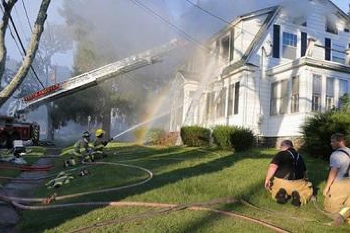 В США взорвались более 35 домов, начались пожары