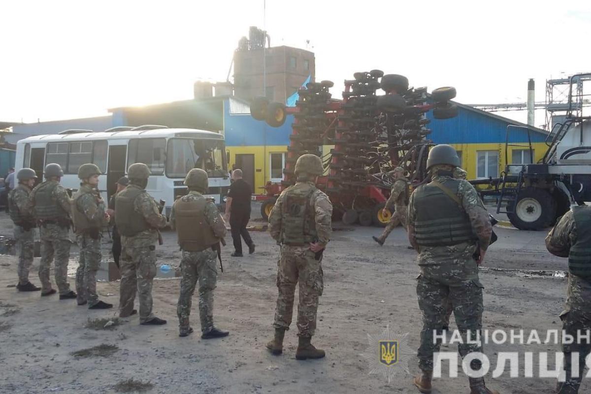 Захват элеватора в Харьковской области: 53 человека доставлены в полицию