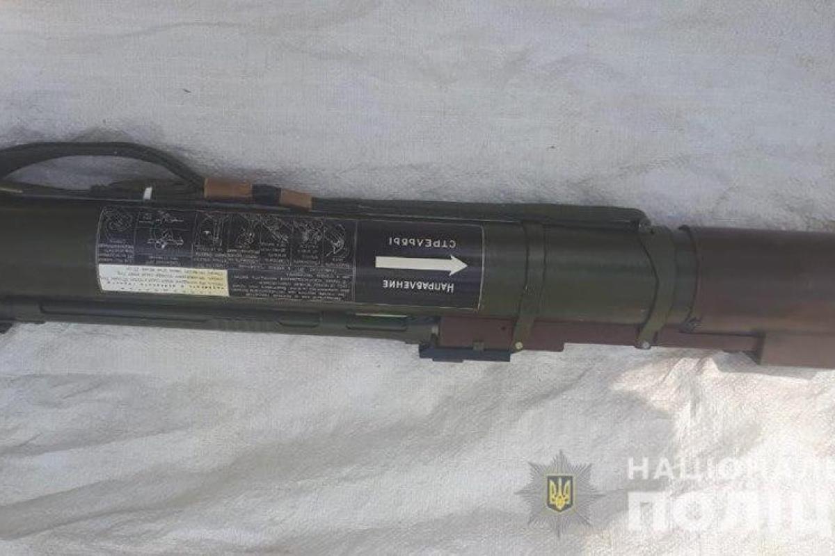 На Луганщине полицейские изъяли у женщины гранатомет На Луганщине полицейские изъяли у женщины гранатомет