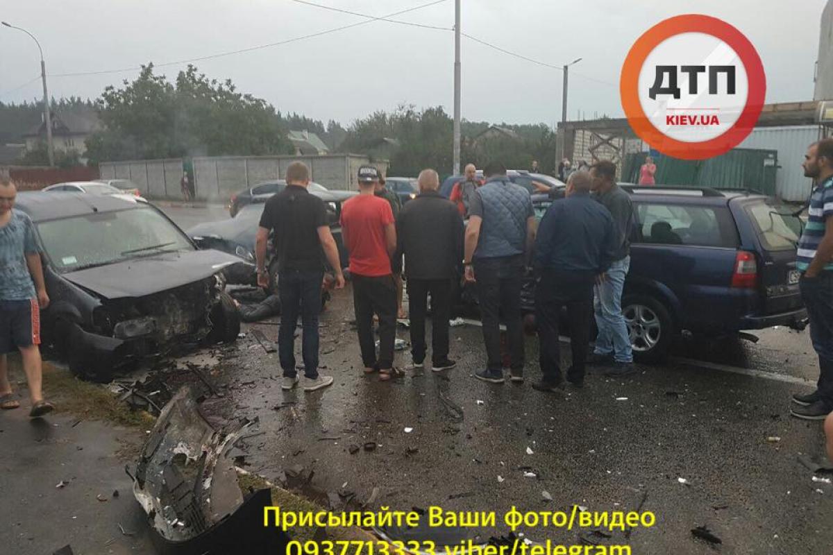 Под Киевом произошло смертельное ДТП: один человек погиб, еще один госпитализирован