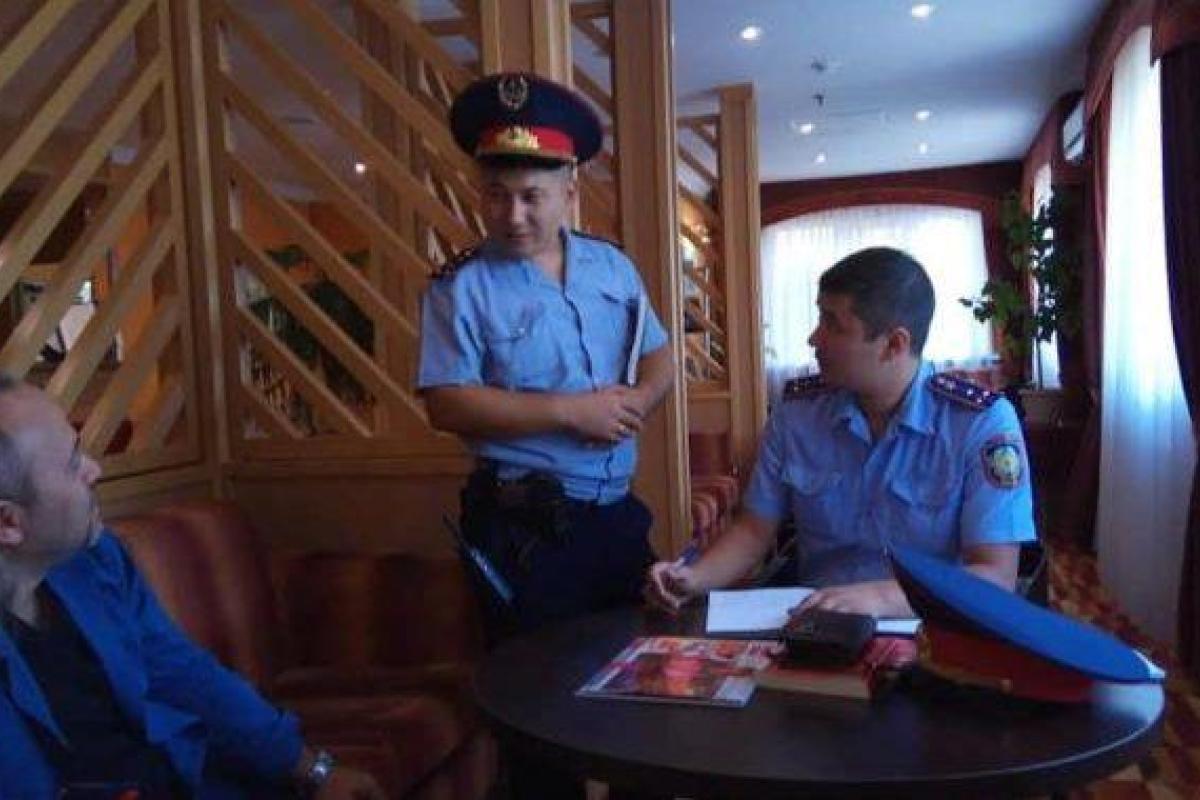 В Казахстане незаконно задержали украинского журналиста В Казахстане незаконно задержали украинского журналиста