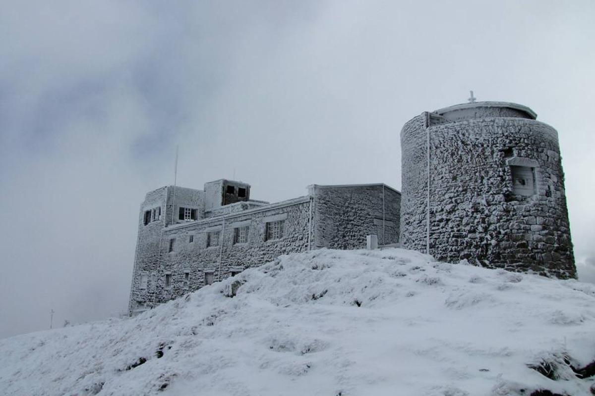 В Украине выпал первый снег: в сети появилось видео сентябрьского снегопада В Украине выпал первый снег: в сети появилось видео сентябрьского снегопада